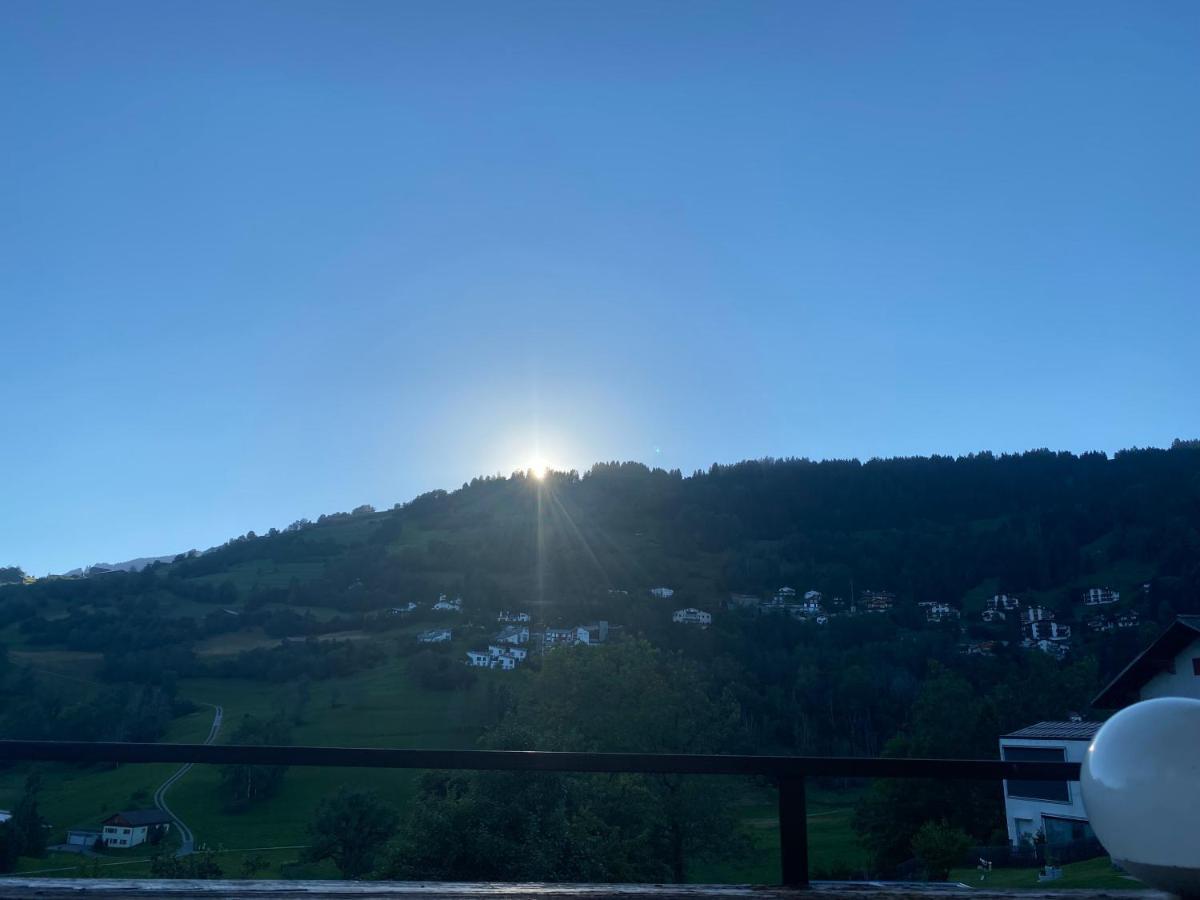 Dachwohnung In Der Mitte Von Laax-Dorf Bagian luar foto