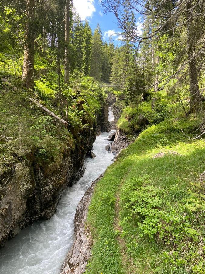 Dachwohnung In Der Mitte Von Laax-Dorf Bagian luar foto
